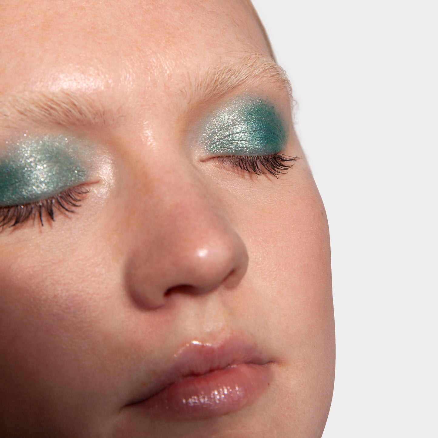 ecofriendly_glitter_eyeshadow_vegan
